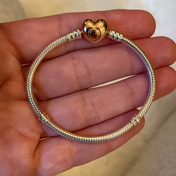 BNIB Pandora Moments Heart Clasp Snake Chain Bracelet! - Picture 15 of 17